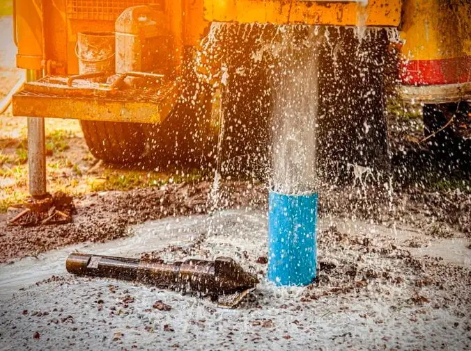 Imagen de aforo de pozos en Madrid durante una prueba de caudal para evaluar el rendimiento, nivel y estado de la captación de agua.