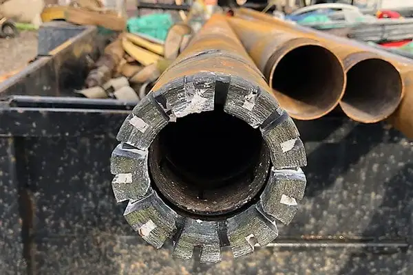 Entubado y encamisado de pozos en Madrid con tubería de acero para protección del sondeo